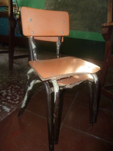 Stühle vor der Reparatur
